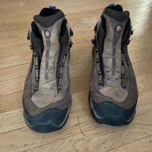 Merrell Brown and Black Outdoor Boots Rugged Durable Design